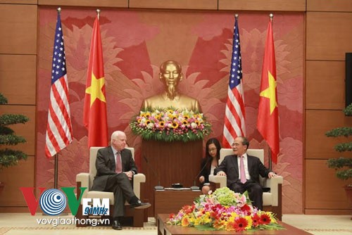 US Senators pledge to settle disputes in the East Sea through peaceful means - ảnh 1